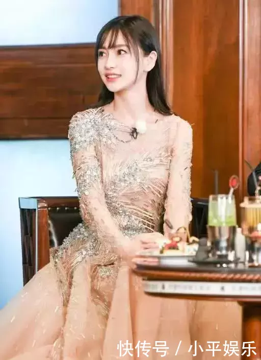 杨颖为了美太拼了,裸色纱裙惊艳全场,网友:好担心鞋子会崴脚