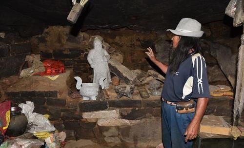  煤油灯■山东一户人家7代人隐居深山，如今仍在用煤油灯照明