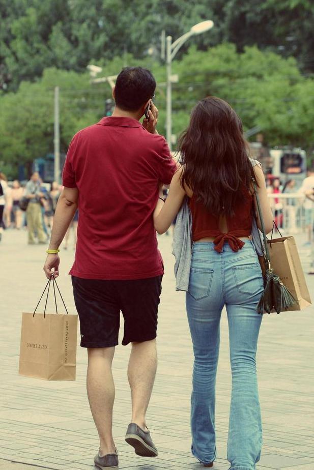 看了她们的身材，你会知道她们留下背影是有道理的