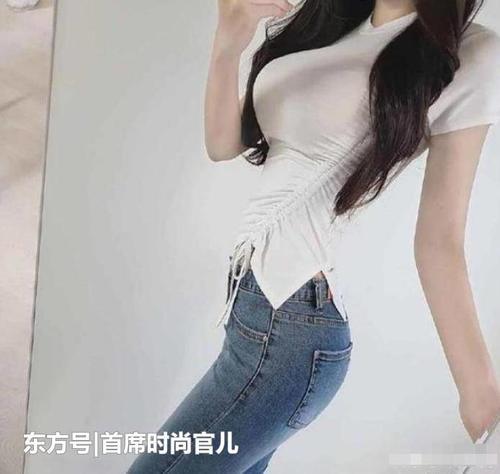 牛仔裤修身又时尚，让小姐姐充满迷人的气质，带来不一样的美感！