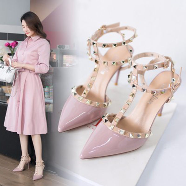 出门高跟鞋可别穿错了，细跟高跟鞋更显美，不累脚，让你找回自信