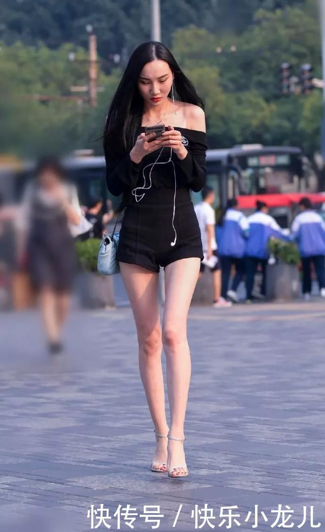 【气质】一双一字带的高跟凉鞋,不仅提升了她的身高,还增加了她的气质