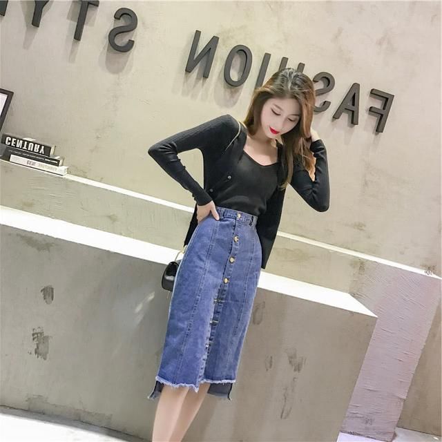 最近上新的半身裙套装几乎不挑年龄，减龄吸睛，美得出众还更性感