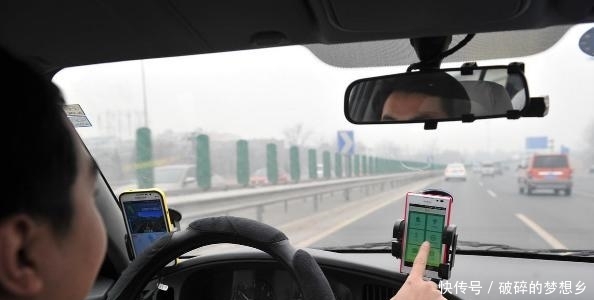  「网约车」滴滴司机1年半跑了6万公里，查完银行卡存款，以为看