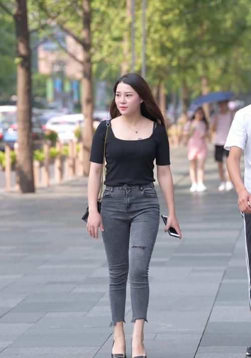  位小姐姐|微胖女生的夏日穿搭，简单休闲又显瘦，值得借鉴