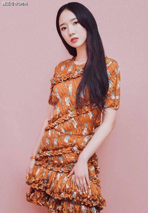 『身穿』选条清新的碎花连衣裙 优雅又有女人味 小仙女范十足
