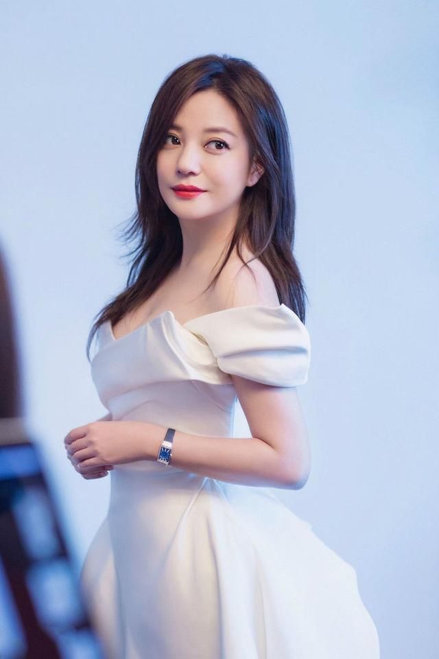 赵薇一夜爆瘦，机场里我差点没认出来！