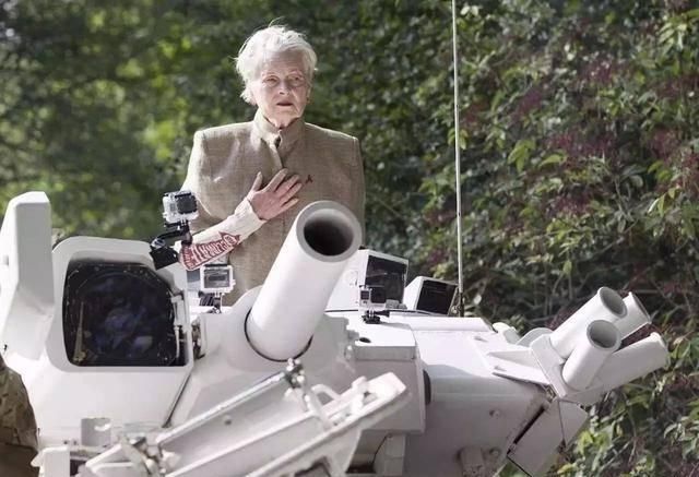 #封为#79岁“西太后”,曾经被封为“朋克教母”,是时尚女魔头鼻祖之一