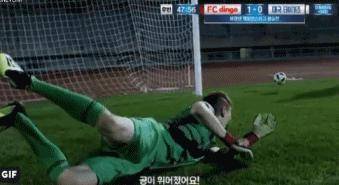 韩国美妆门将拍发胶广告：以头挡球发型无损