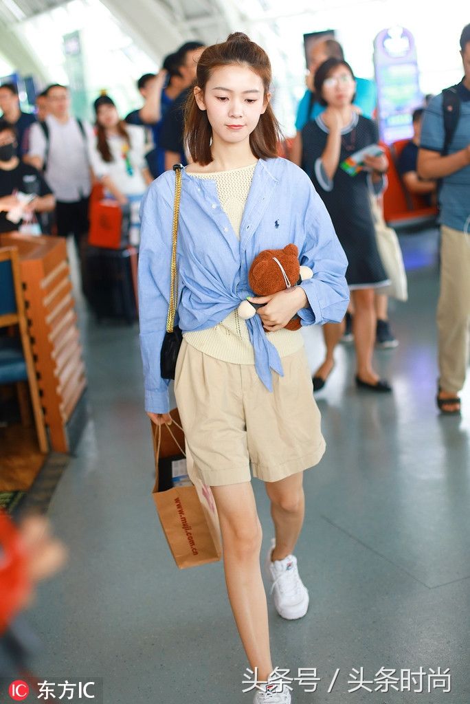 放弃满大街都在穿的牛仔短裤吧 春夏、陈瑶穿的百慕大短裤很流行