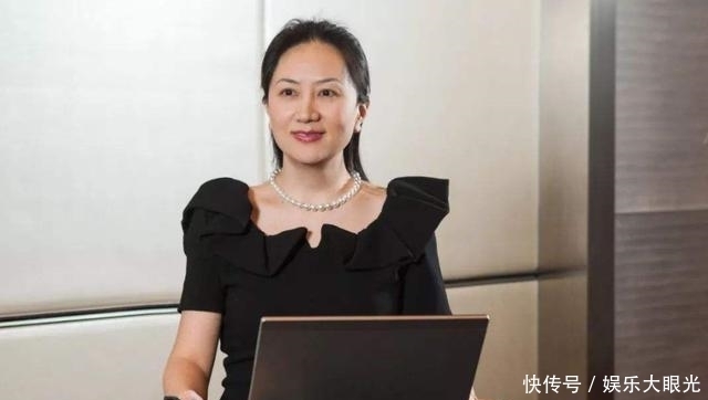 尽显|孟晚舟新照!一袭黑色连衣裙气质出众,尽显48岁女人的成熟美