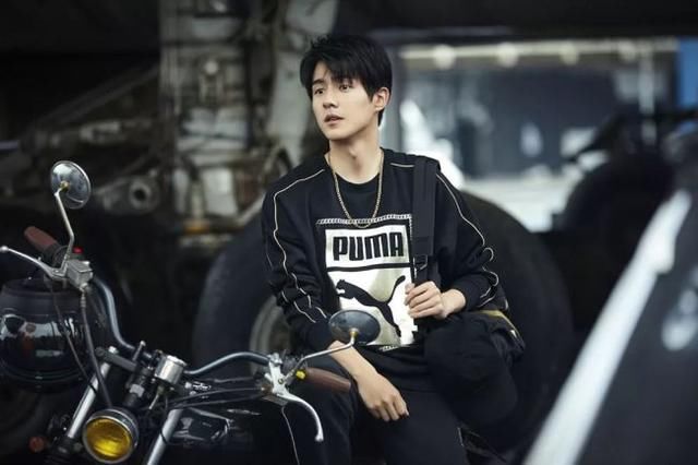 今年最嘻哈的球鞋来了！不仅火了 50 年，还是说唱大佬的最爱！