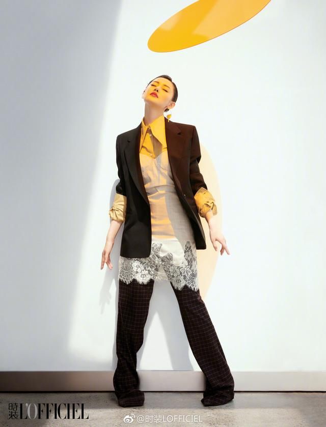 难得有一张张天爱露背照,大家却被她的头吸引,网友:还真敢扎!