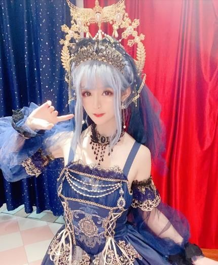 『lo』lo娘穿3万6裙子秀身材,却被漫迷“警告”,谁注意她的腋窝?
