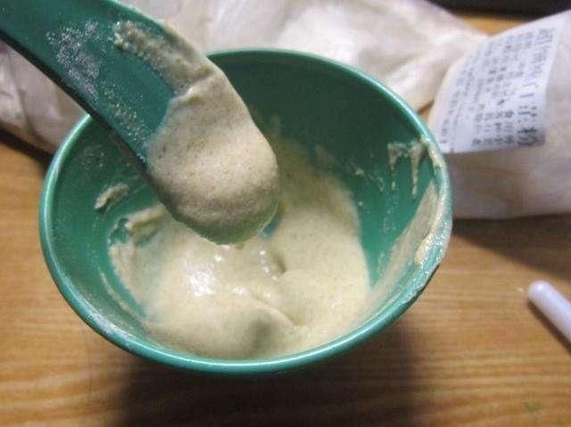 牙膏加风油精，睡前抹脸，轻松祛斑不反复，皮肤白如雪