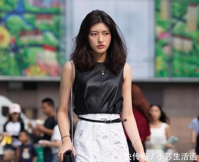  「拥有」街拍：拥有独特气质的女子，穿搭时尚，彰显迷人女性之美