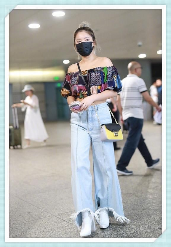 不露腿的王菊美翻天，穿露脐装秀小蛮腰，网友：头次发现你这么瘦