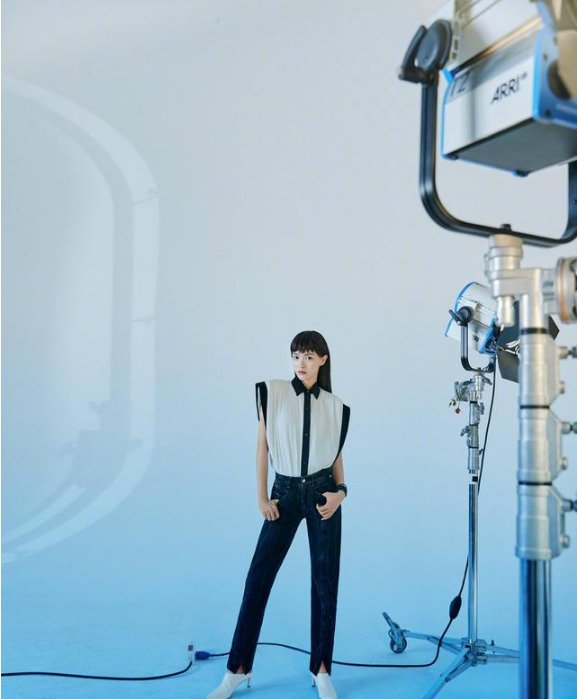 唐嫣自己剪的新发型?锯齿刘海土爆了,网友:一般人根本驾驭不了