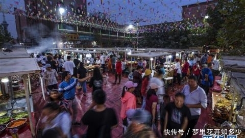 新疆：美食荟萃的喀什夜市