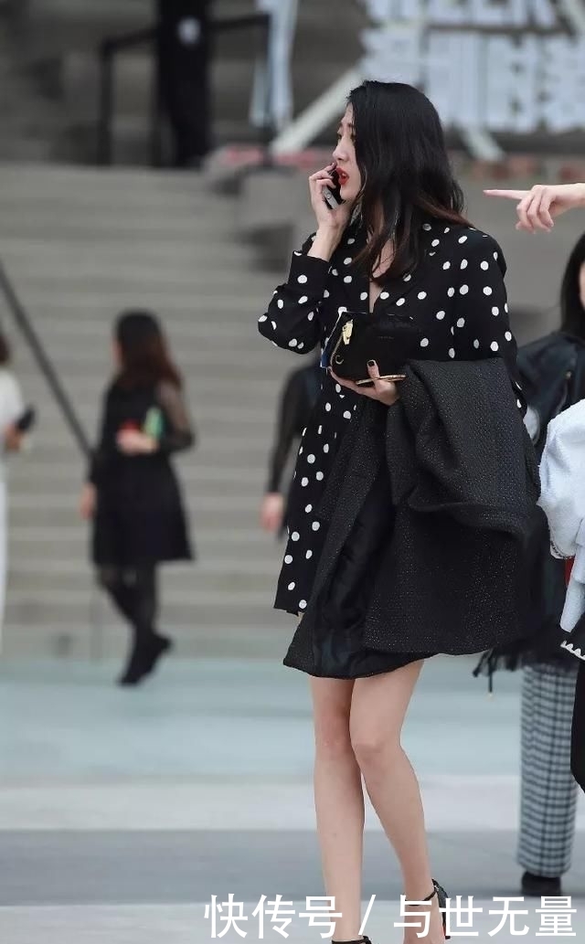 款式|都市女性搭配高跟鞋,让时尚变得更加的简单