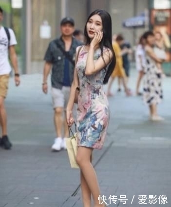 『与众不同』街头靓丽的小姐姐表达时尚魅力,用穿搭彰显与众不同!