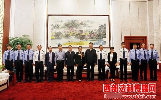 汉中民警周莉载誉归来 市委市政府举行仪式热