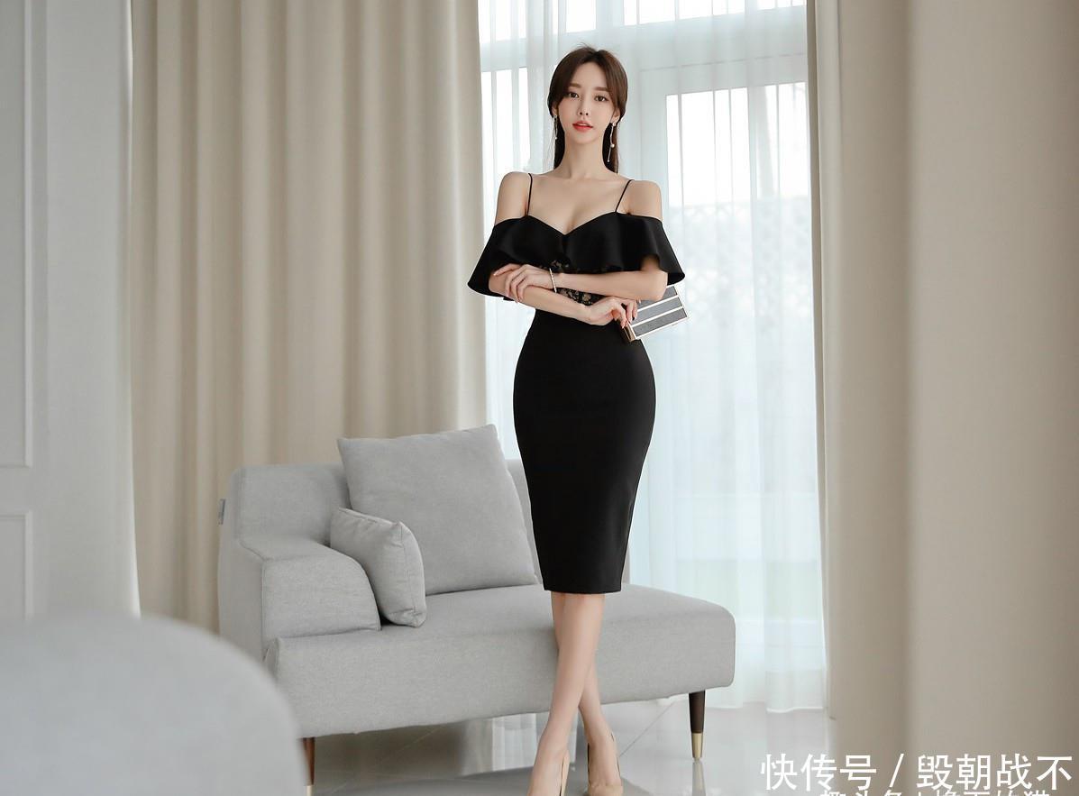 「鉴赏」孙允珠-夜黑幽荷素花纹锦吊肩礼裙鉴赏