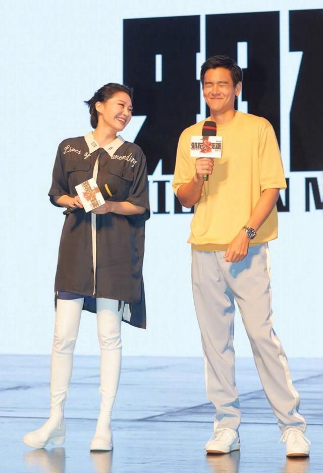 许晴的腿也太细了吧,过膝长靴当裤子穿,网友:一般人驾驭不了!