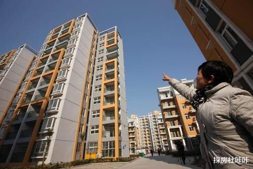  #给出#同一栋房子，为啥西户被“抢空”，东户却没人要？内行人