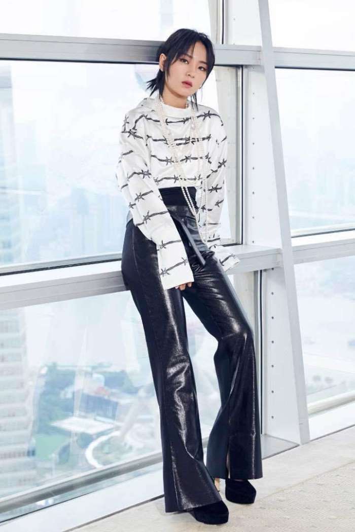 周笔畅狂甩20斤, 瘦到可以塞进去两条裤子, 看得我眼睛发亮