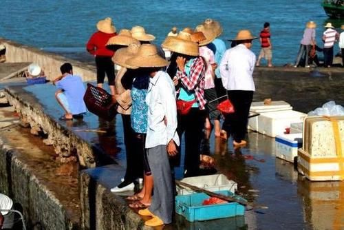 广东湛江硇洲岛,中国最大火山岛,一半是海水一半是火焰