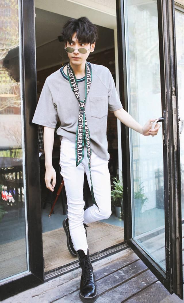 当“润玉”脱下古装，罗云熙秒变青春少年！竟看不出已经30岁！