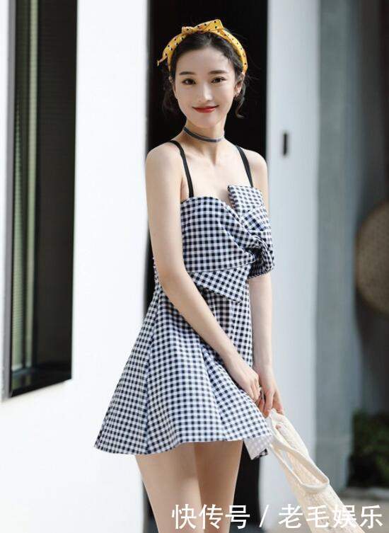 清新蓝格子泳衣美女, 温婉贤淑的气质透露着女人韵味, 楚楚动人!