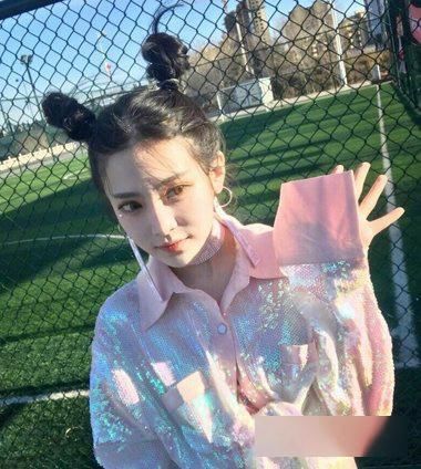 夏季最具凉爽的双丸子头扎发，轻松呈现出你意想不到流行！