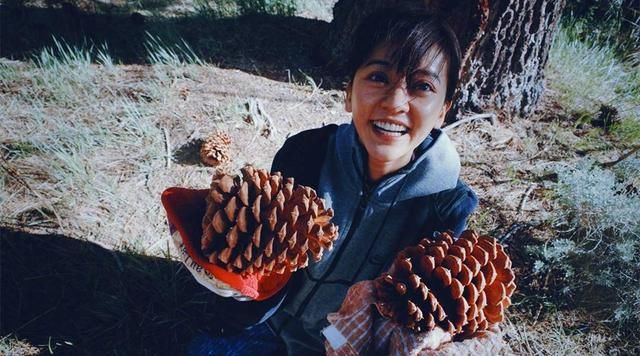 同一天两件大事，有人宣布退出娱乐圈，而她宣布未婚怀孕