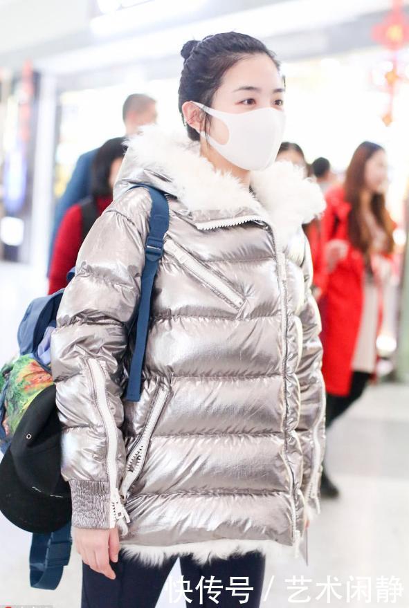 张含韵学江疏影穿健美裤却满屏尴尬！网友：没那身材就别逞能了！