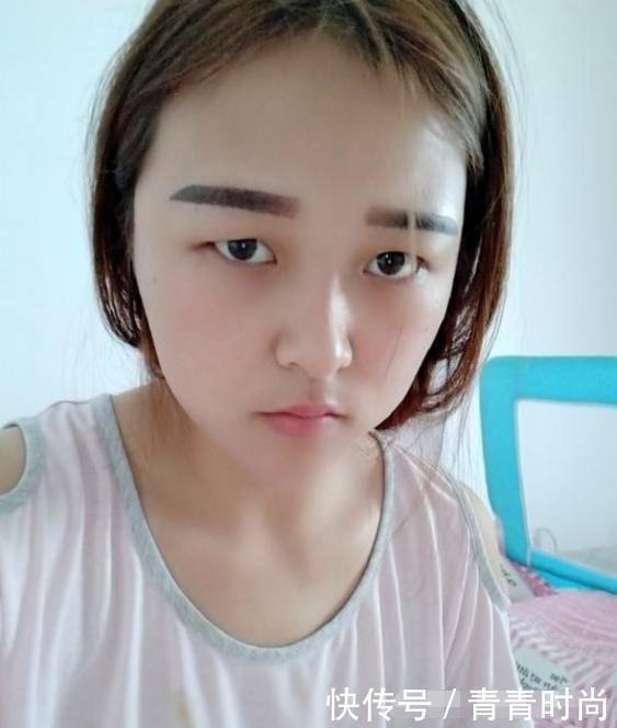 美女嫌弃自己的眉毛不好看,纹眉后让人忍不住笑出声来!