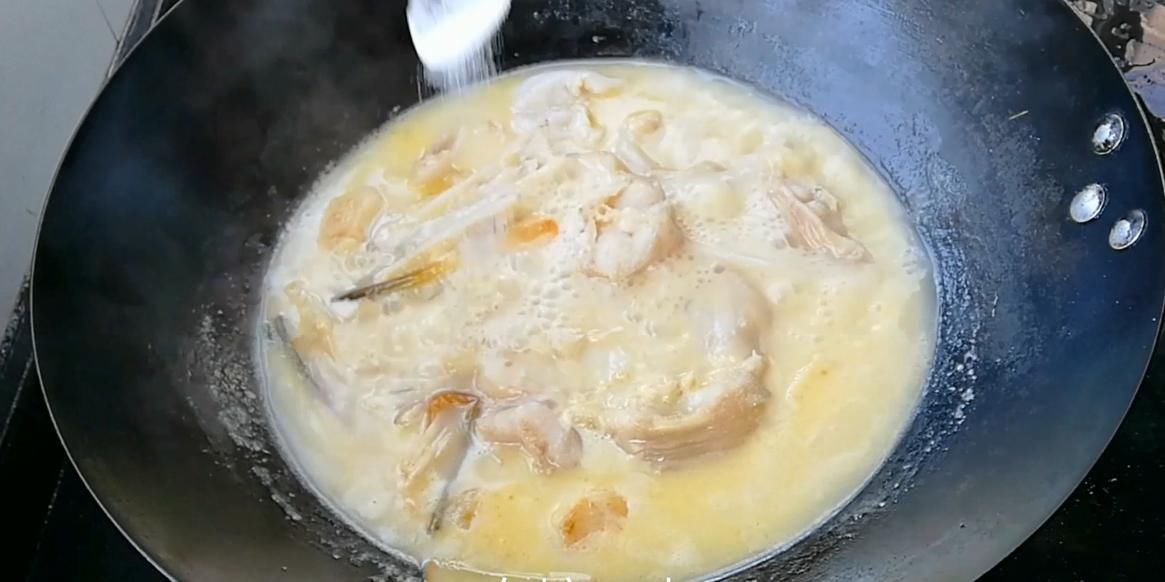 『肉质』淮扬菜大厨分享江苏经典美食——白汁鮰鱼,肉质软糯细腻鲜美异常