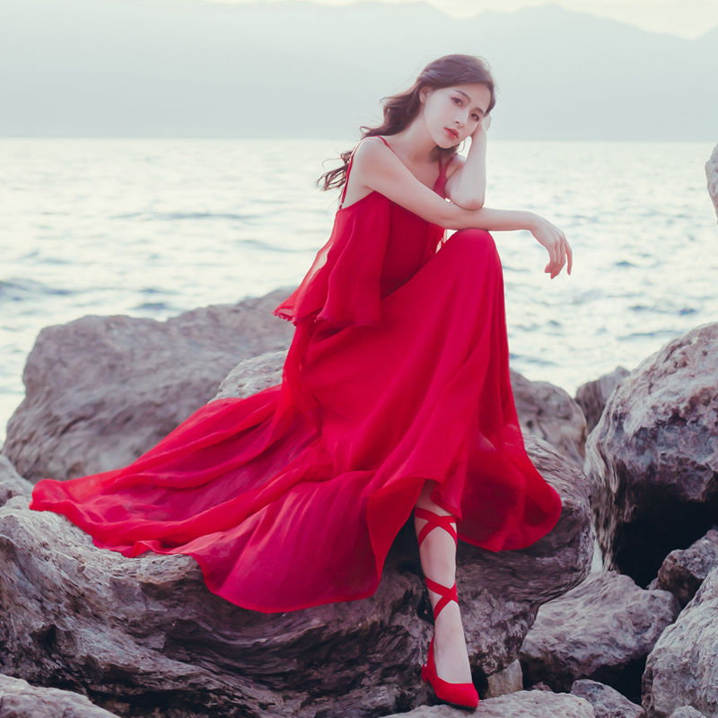 吊带裙的万种风情，穿过的人才懂，老婆穿上都不敢让她出门了