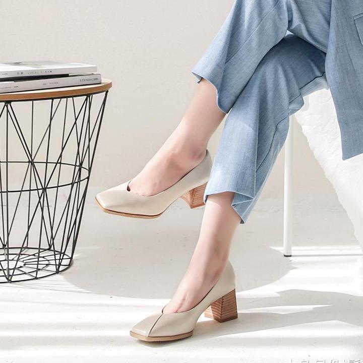 不要穿毁脚的尖头细高跟了, 复古的方头粗跟鞋, 才是真爱