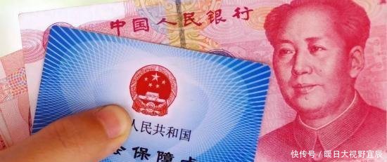 养老金再次上调，这2类人最受益，每月多拿不少钱