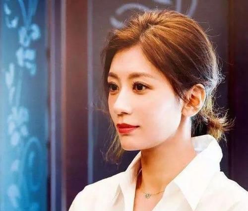  『女人』发际线高的女人别扎高马尾，换个发型更有气质，时尚减龄还不俗