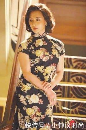 金星罕见性感照,吊带裙女人味十足,却暴露了一个身材上缺点!