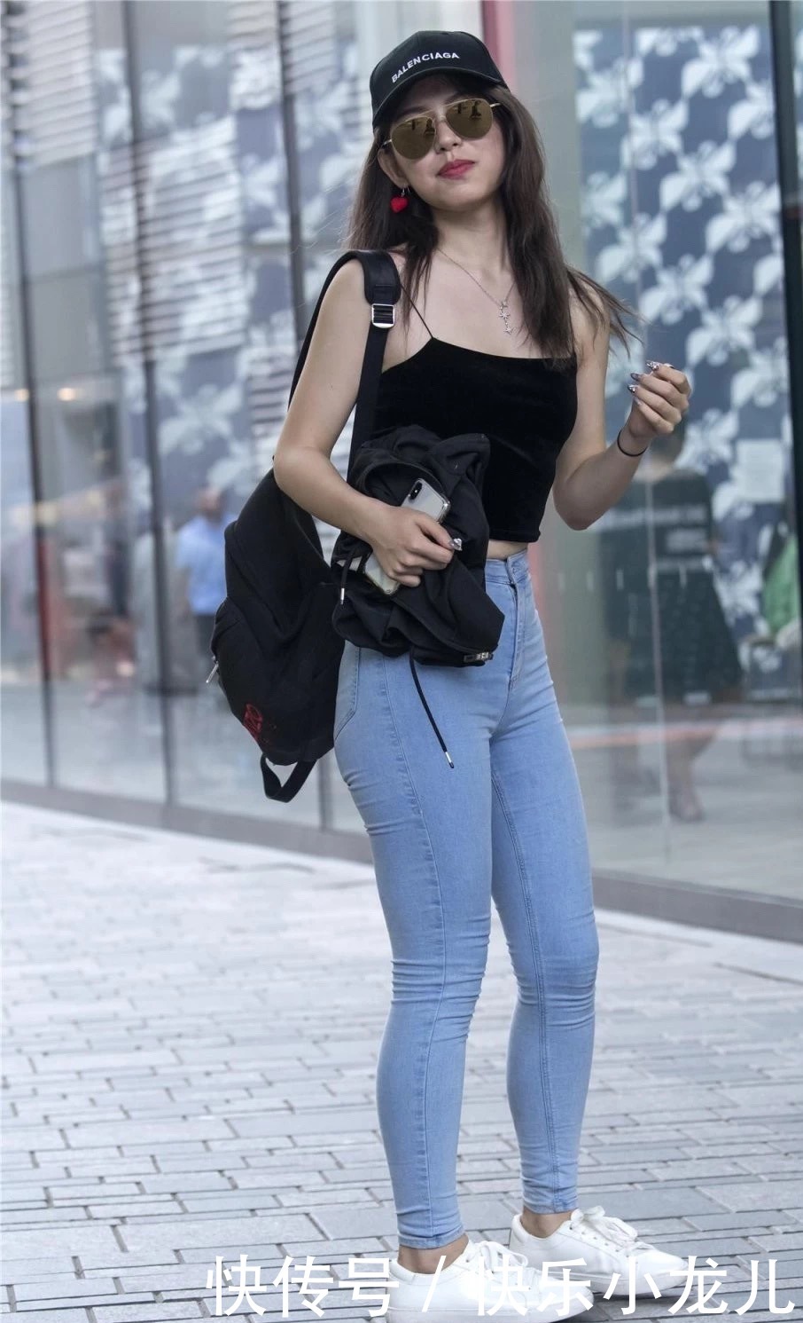  小姐姐|街拍：小姐姐你完全不必用力凹造型，你站在那就很美了