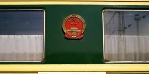 中国最贵的火车票，是飞机票的三倍，但经常票卖的一票难求！