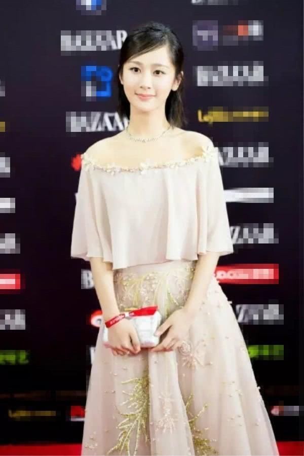 杨紫又一次时尚“暴击”，网友:瘦了之后漂亮很多!