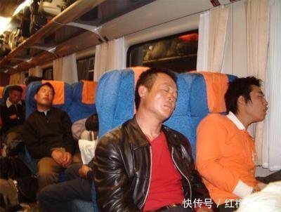 火车上的饭菜不算贵,农民却宁愿挨饿也不买,为啥听老农咋说的！