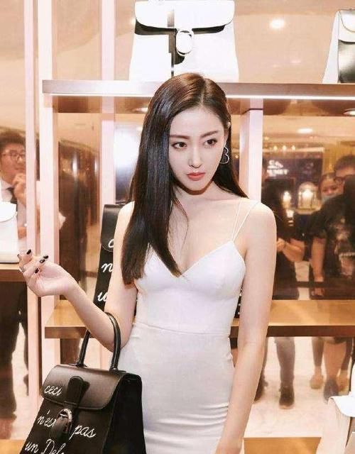 #女生#女生身高体重对照表,这个年“美了”还是“胖了”,看它就有数了