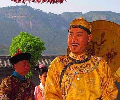  「时期」清朝时期，在军前效力穿黄马褂的军士，见了年大将军该不该下跪呢