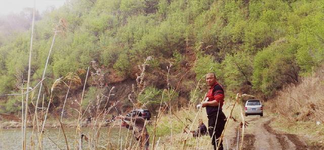  兰湖：母亲节延吉海兰湖垂钓，斤鲫拽走鱼竿很嚣张